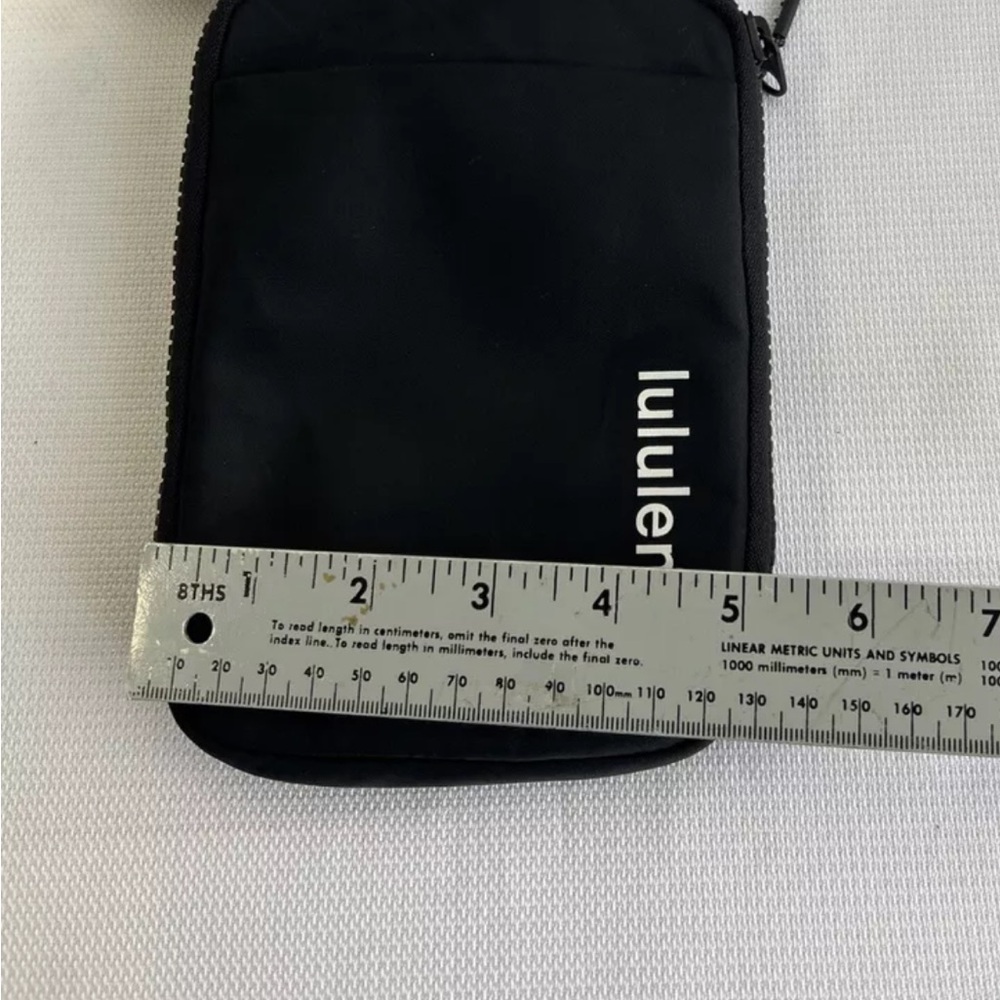 lululemon athletica Black unisex belt bag - Picture 4 of 7